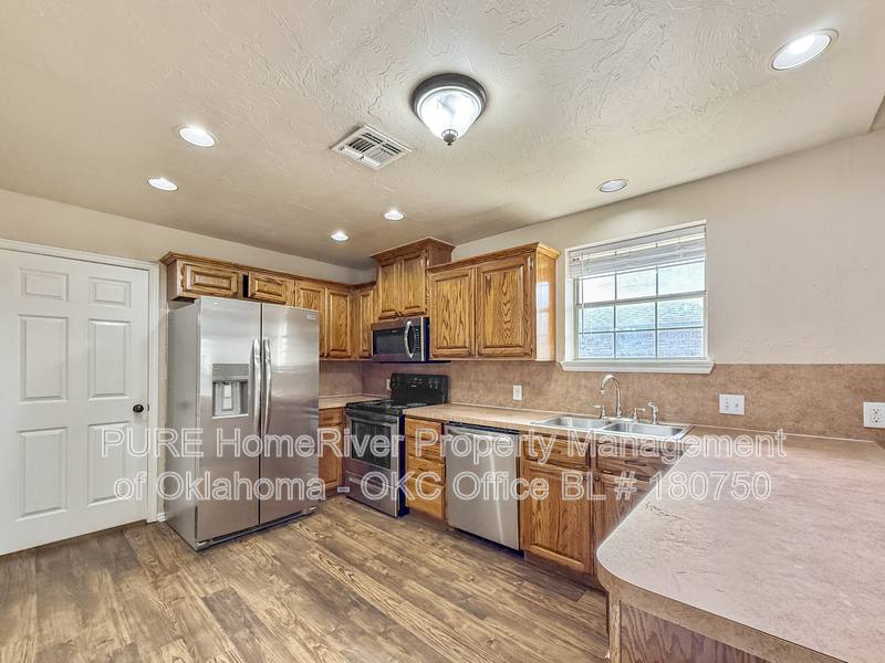 House for rent at 2521 Ridgewood Dr, Oklahoma City, OK 73160