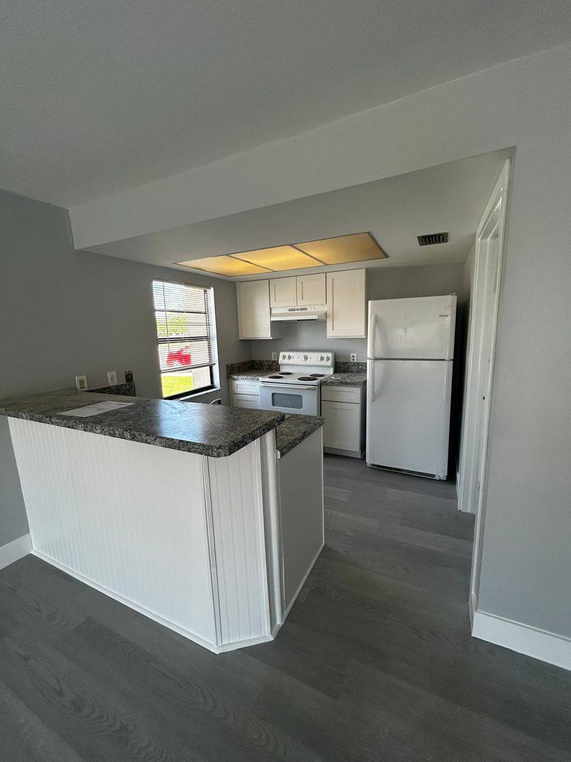 2829 Santa Barbara Blvd, Cape Coral, FL 33914 - Apartment for Rent - Image 7