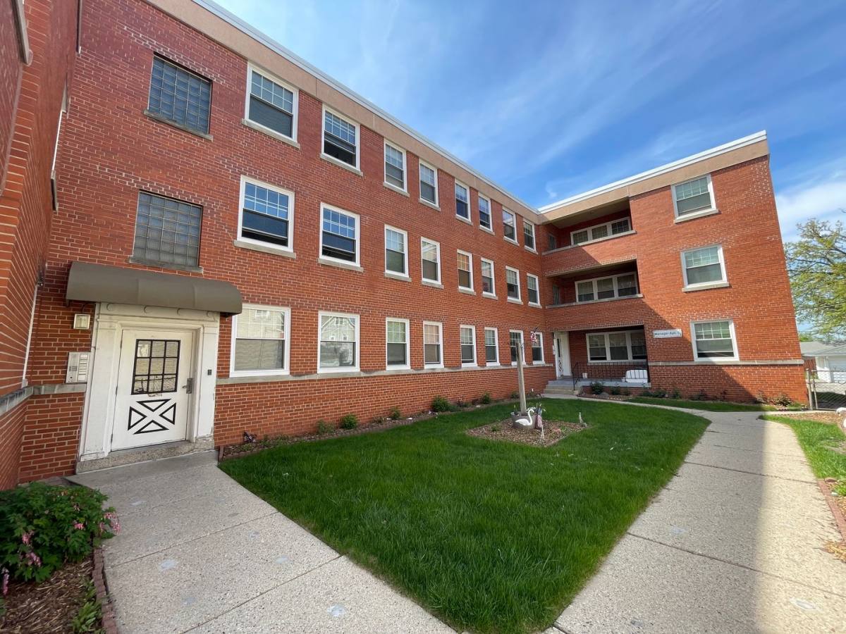 7726 W Becher St, Milwaukee, WI 53219 - Apartment for Rent - Image 2