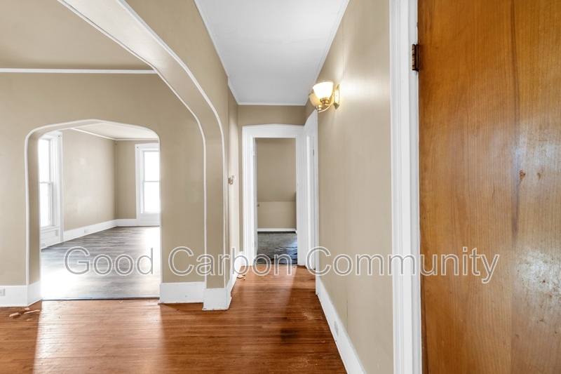 Apartment for rent at 189 W Ave #1, Lockport, NY 14094
