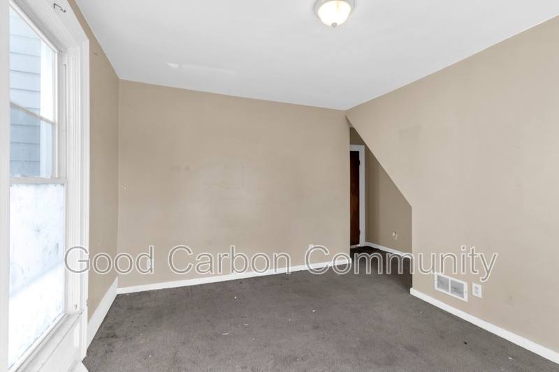 Apartment for rent at 189 W Ave #1, Lockport, NY 14094