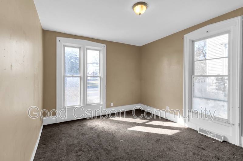 Apartment for rent at 189 W Ave #1, Lockport, NY 14094