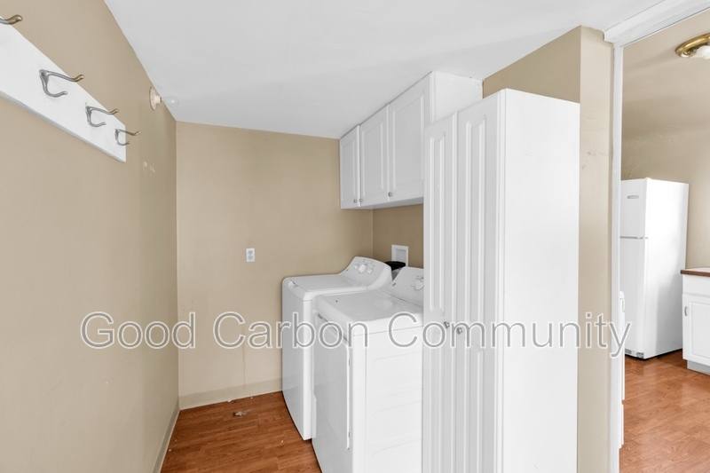 Apartment for rent at 189 W Ave #1, Lockport, NY 14094
