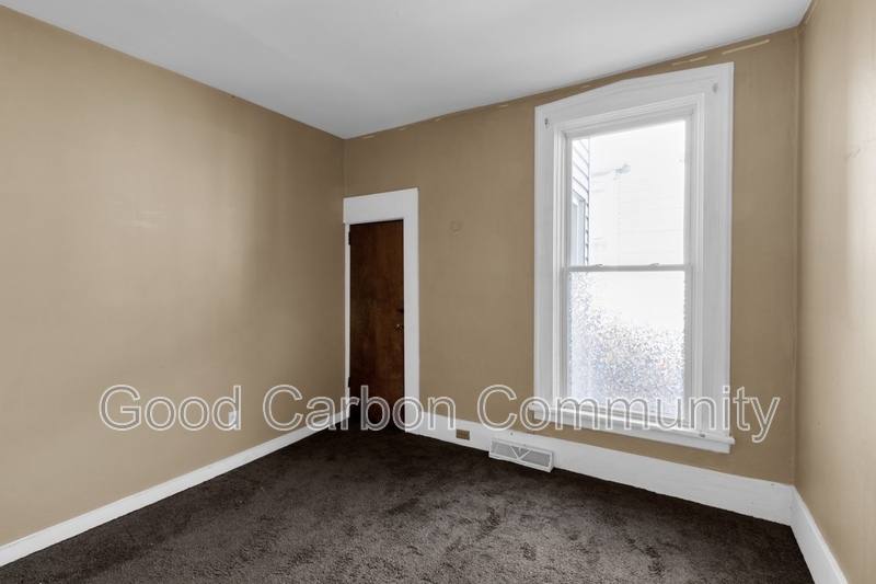 Apartment for rent at 189 W Ave #1, Lockport, NY 14094