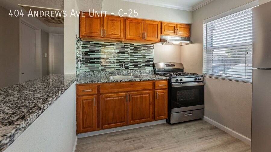 Apartment for rent at 404 Andrews Ave, Dallas, TX 75211