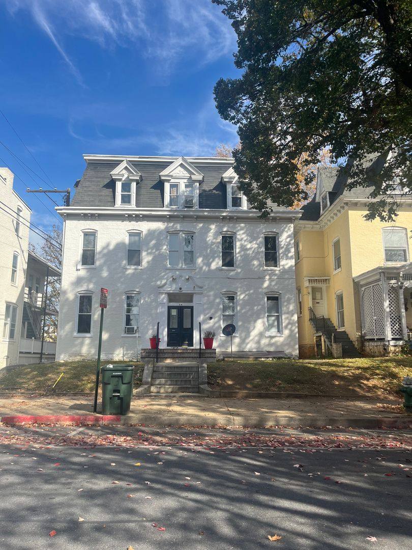 Apartment for rent at 24 Broadway, Hagerstown, MD 21740