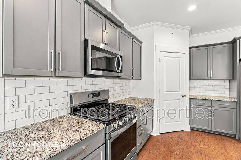 House for rent at 17 Woodbridge Park Dr, Asheville, NC 28803