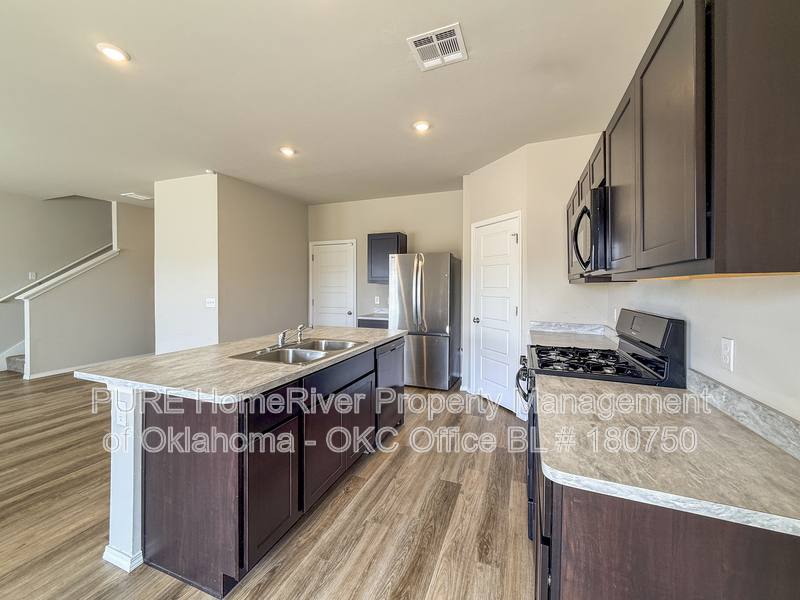 10332 NW 18th St, Oklahoma City, OK 73127 - House for Rent - Image 5