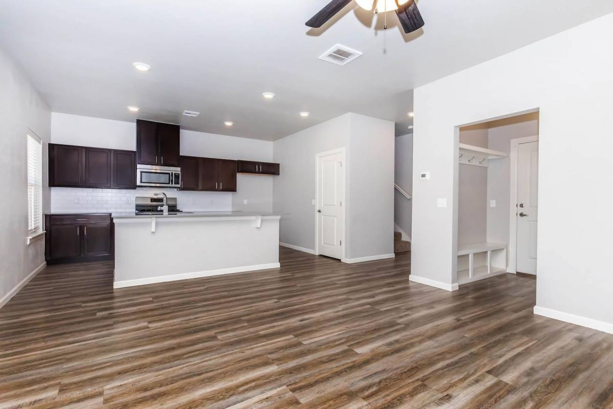 13512 Bluejacket Dr, Oklahoma City, OK 73142 - Townhouse for Rent - Image 5