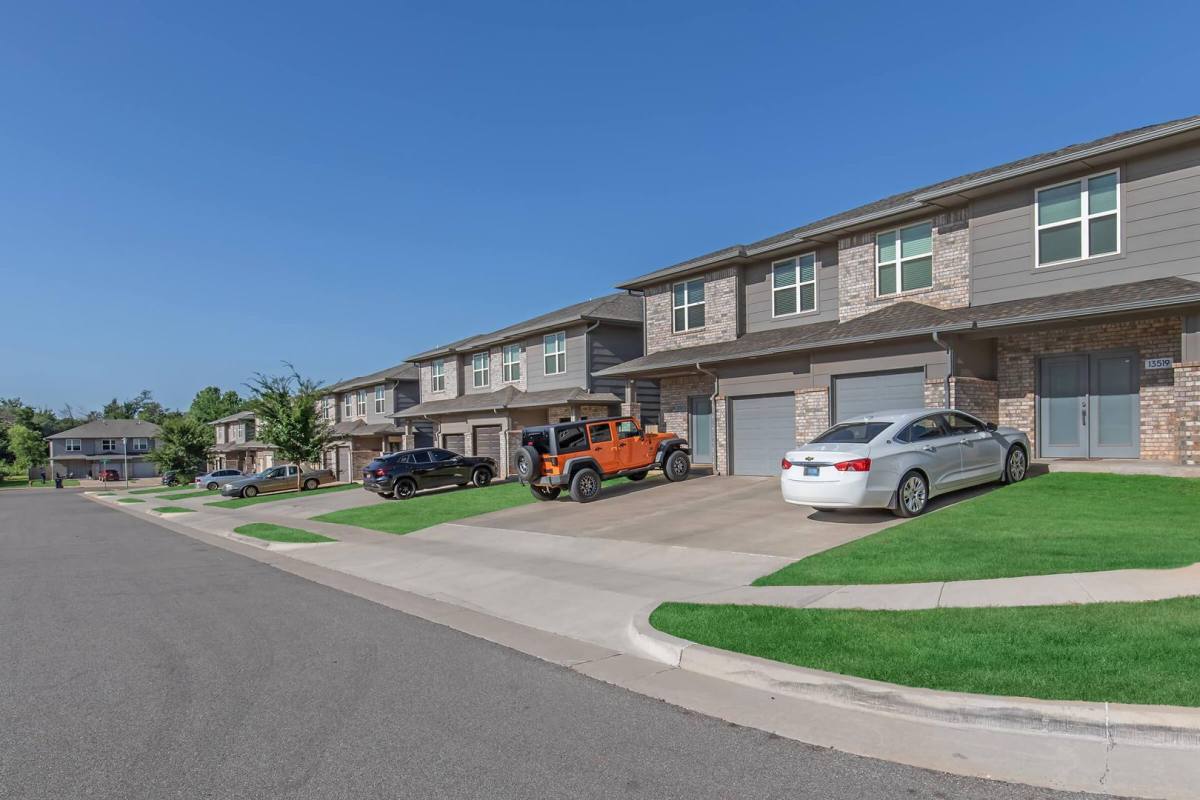 13512 Bluejacket Dr, Oklahoma City, OK 73142 - Townhouse for Rent - Image 3
