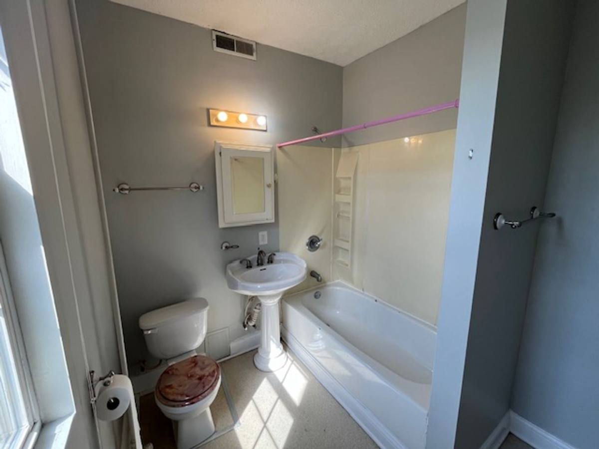 Apartment for rent at 76 Innis Ave, Columbus, OH 43207