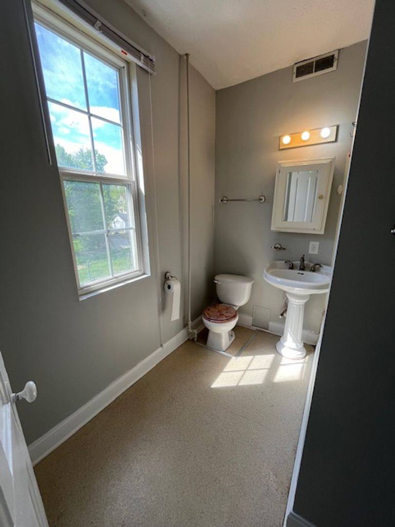 Apartment for rent at 76 Innis Ave, Columbus, OH 43207