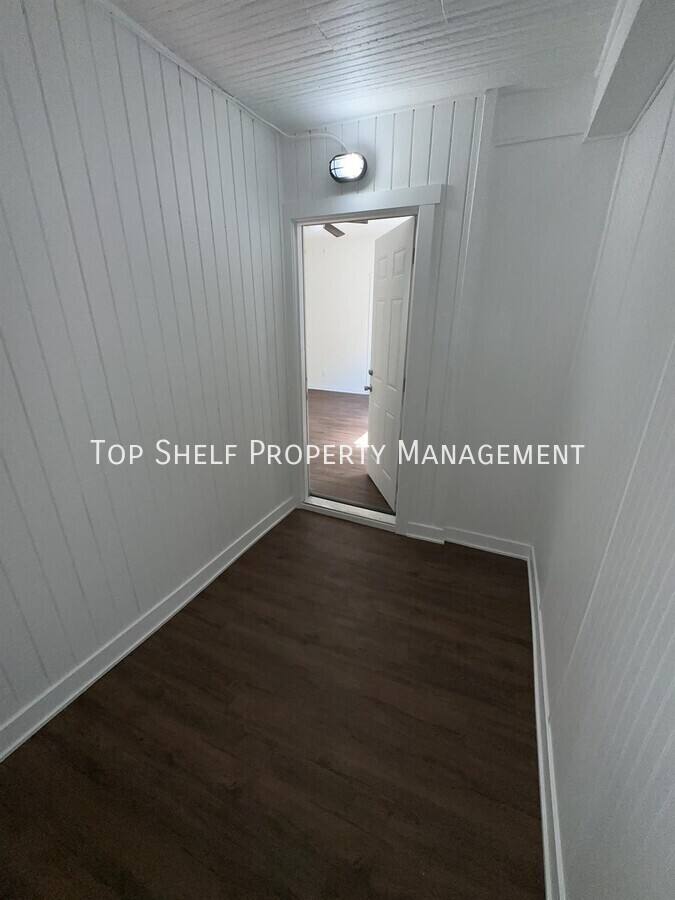House for rent at 1529 11th St, Des Moines, IA 50314