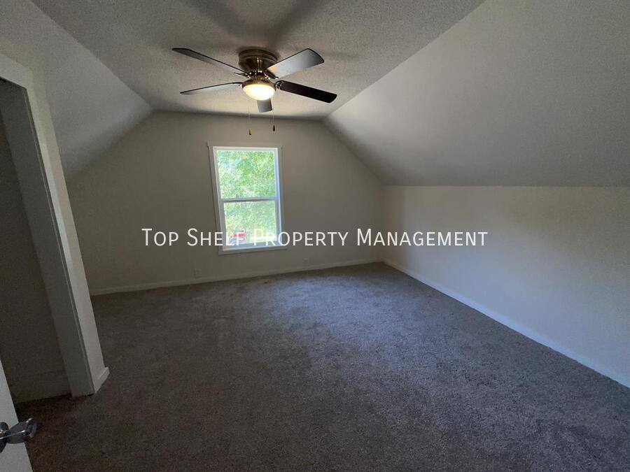 House for rent at 1529 11th St, Des Moines, IA 50314