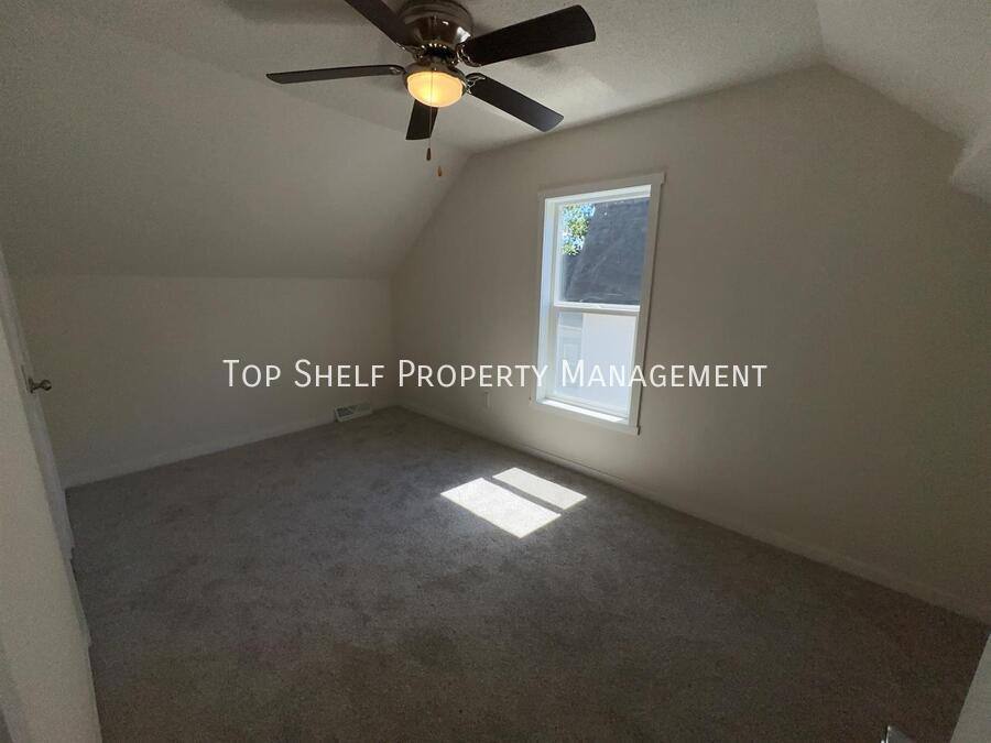 House for rent at 1529 11th St, Des Moines, IA 50314