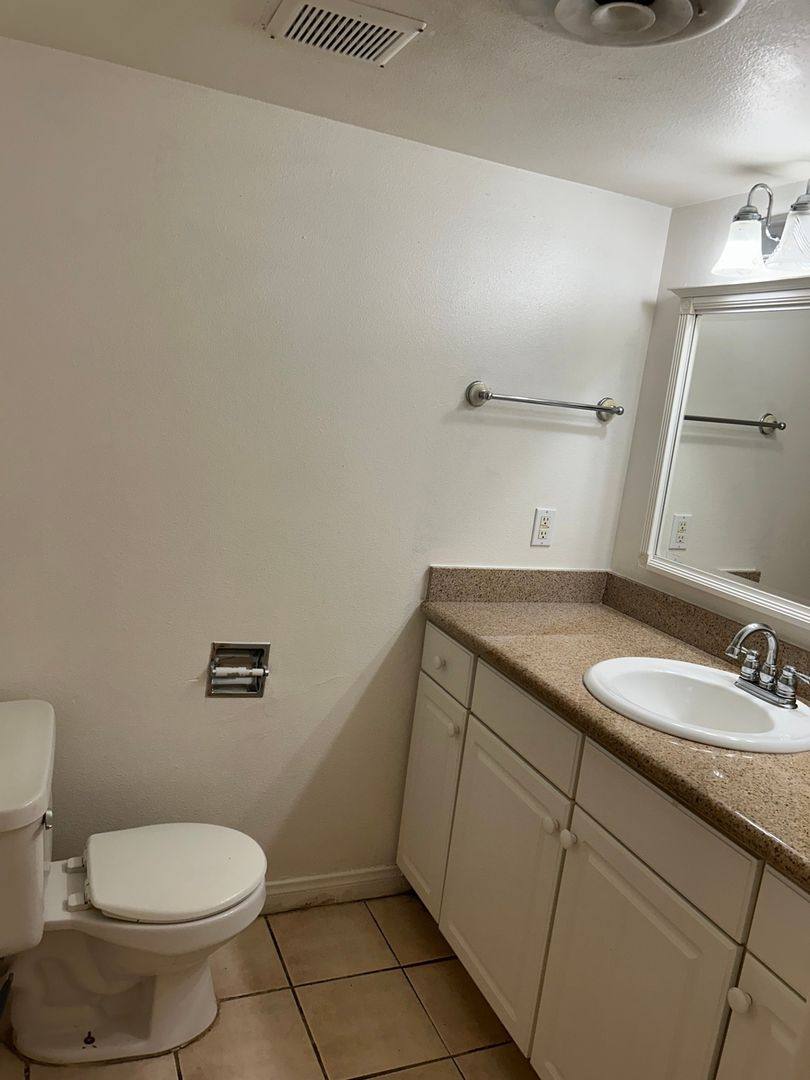 Townhouse for rent at 80876 US-Highway B, Indio, CA 92201