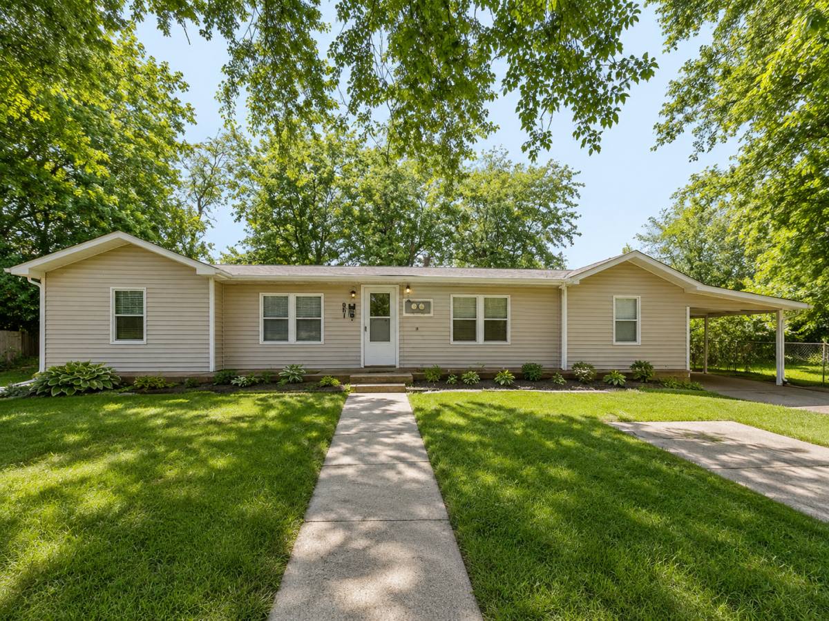 Apartment for rent at 809 E Park St, Urbana, IL 61802