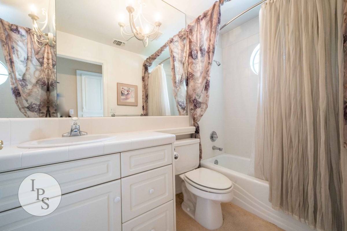 1184 E Province Dr, Fresno, CA 93720 - House for Rent - Image 6