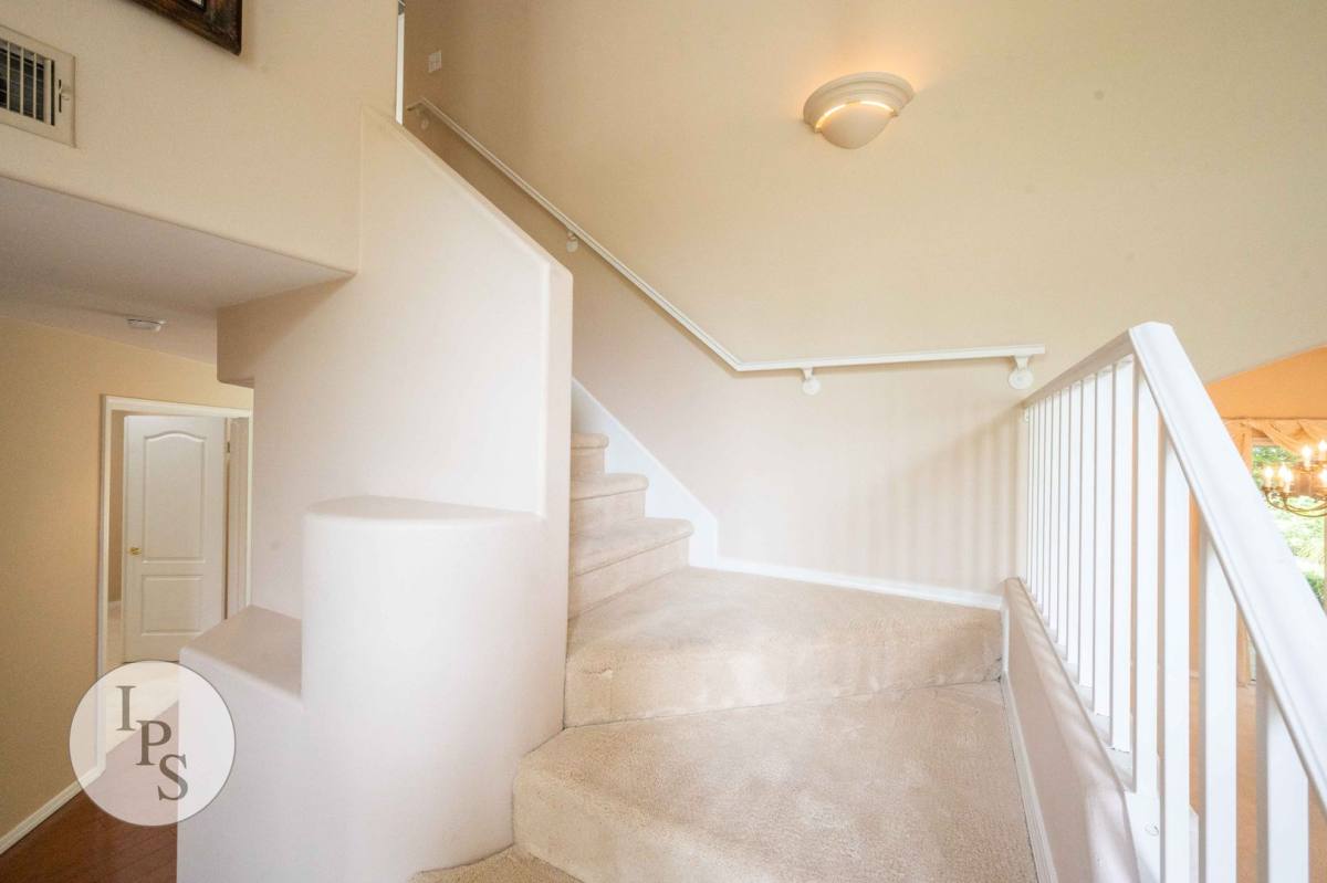 1184 E Province Dr, Fresno, CA 93720 - House for Rent - Image 2