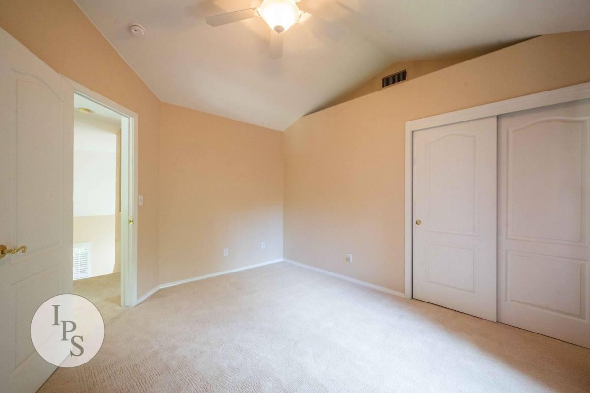 1184 E Province Dr, Fresno, CA 93720 - House for Rent - Image 8