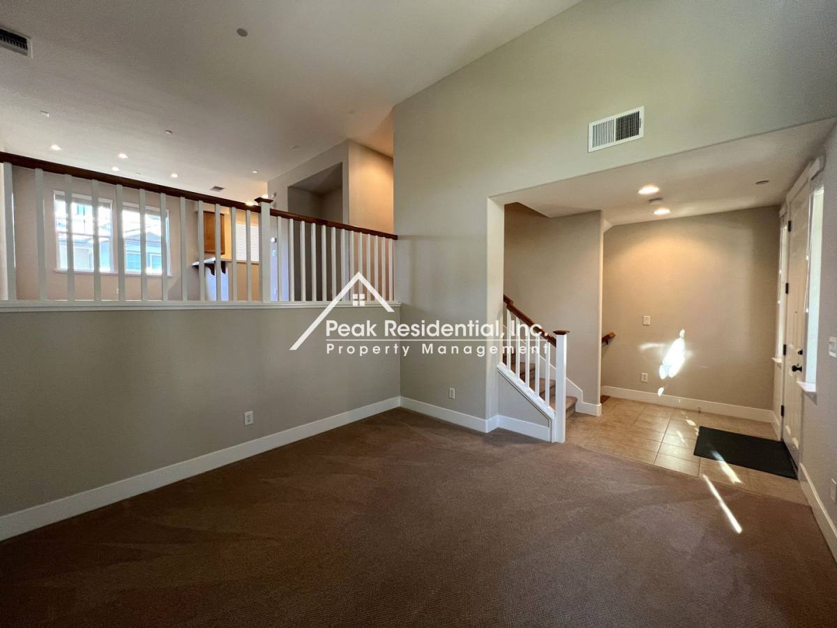 Townhouse for rent at 404 17th St, Sacramento, CA 95811