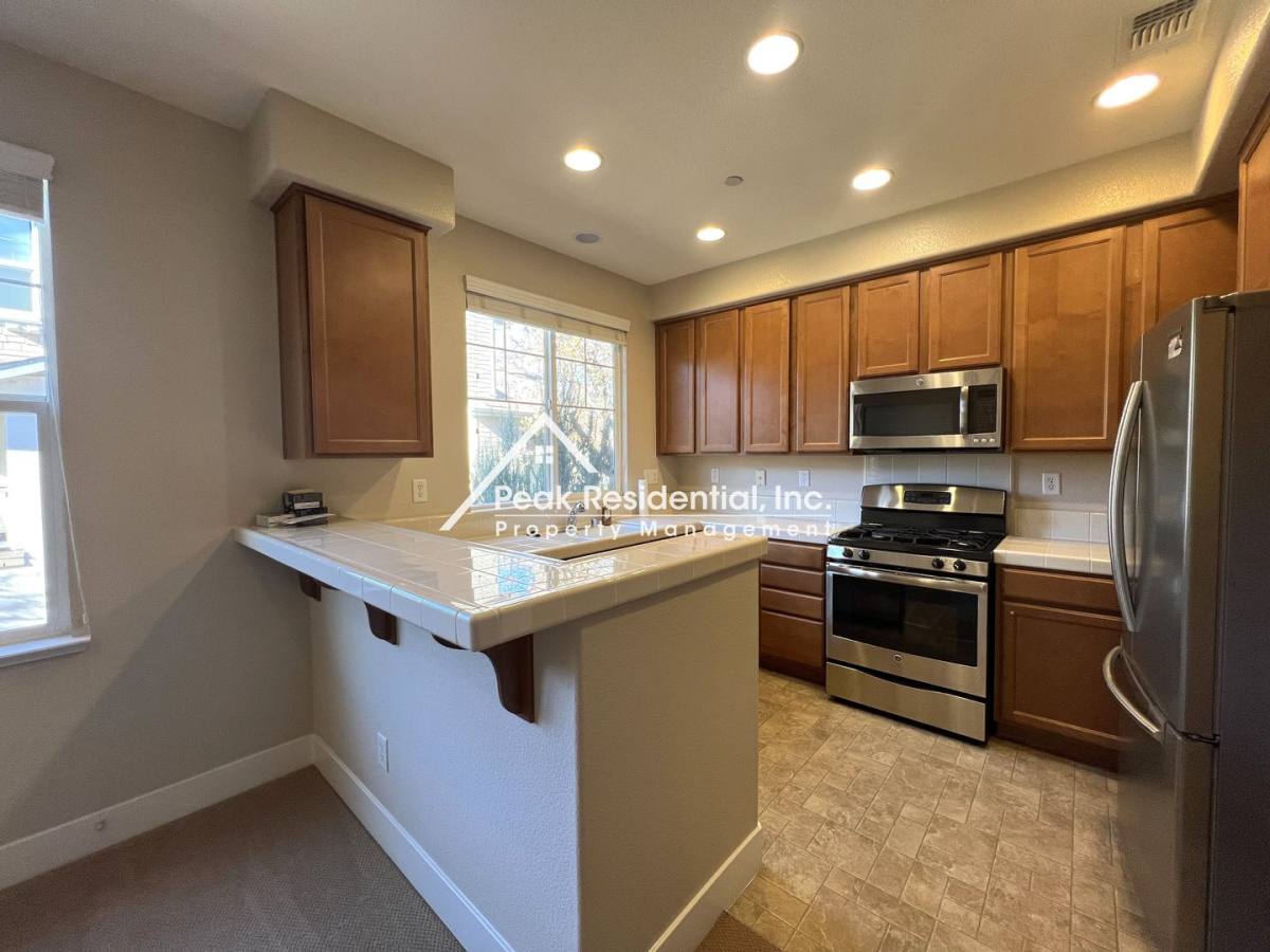 Townhouse for rent at 404 17th St, Sacramento, CA 95811