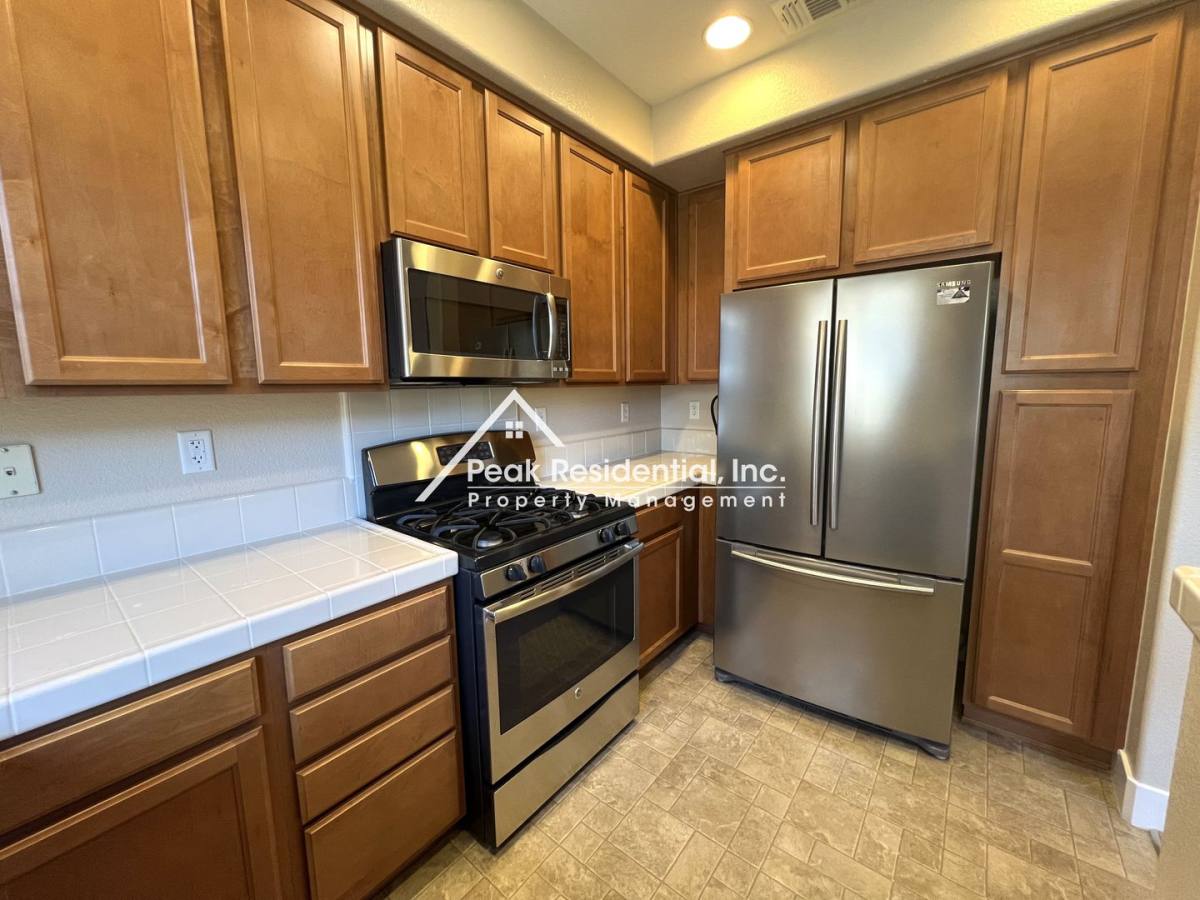 Townhouse for rent at 404 17th St, Sacramento, CA 95811