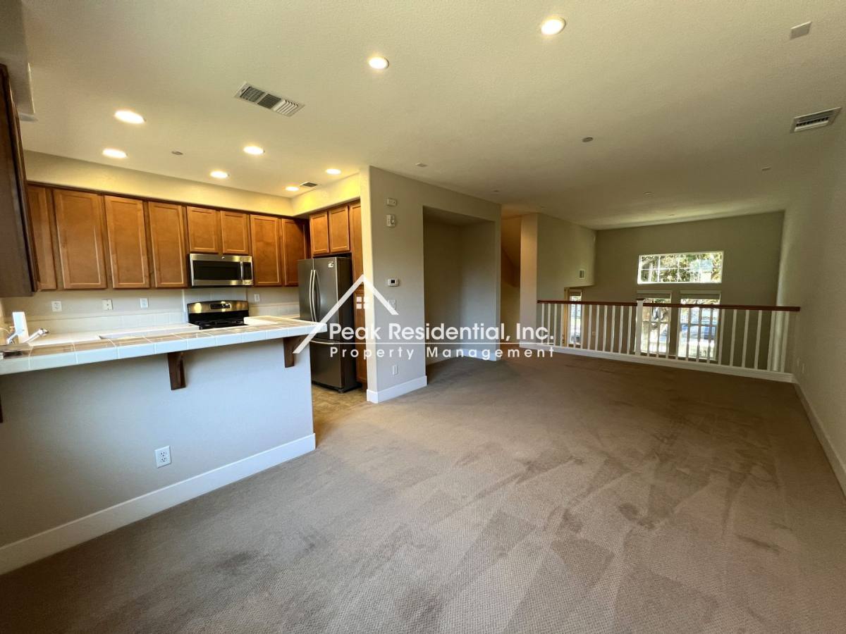 Townhouse for rent at 404 17th St, Sacramento, CA 95811