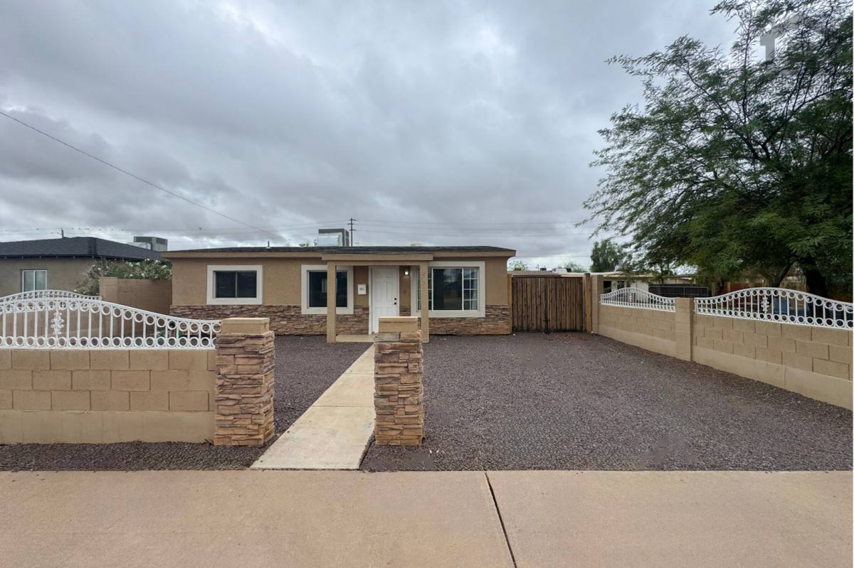House for rent at 2421 W Washington St, Phoenix, AZ 85009
