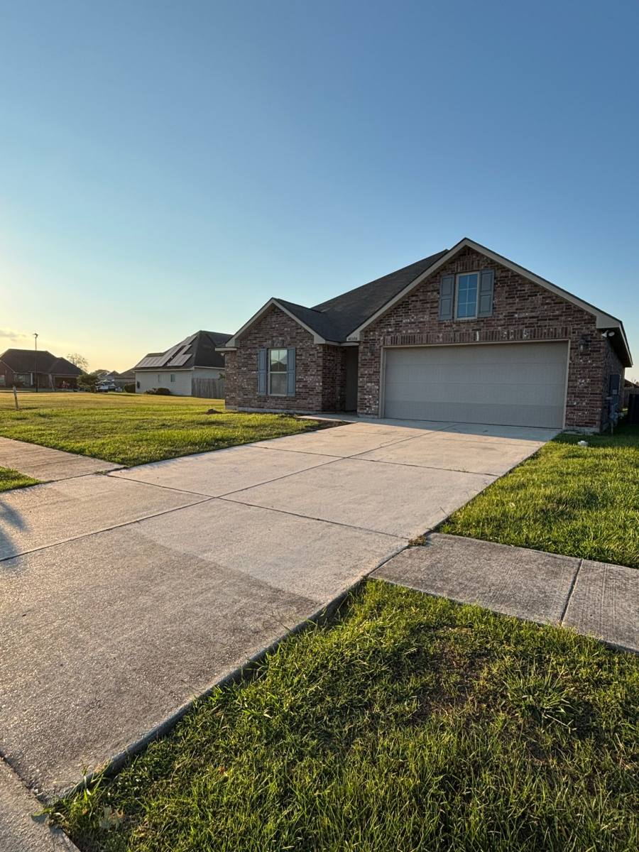 House for rent at 42384 Tigers Eye Stone Ave, Prairieville, LA 70769