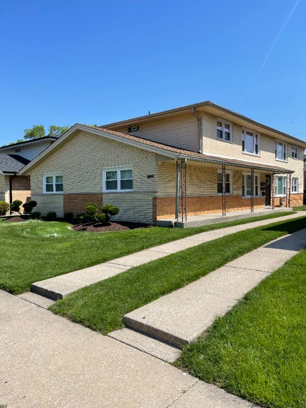 Apartment for rent at 3611 W 120th St, Alsip, IL 60803