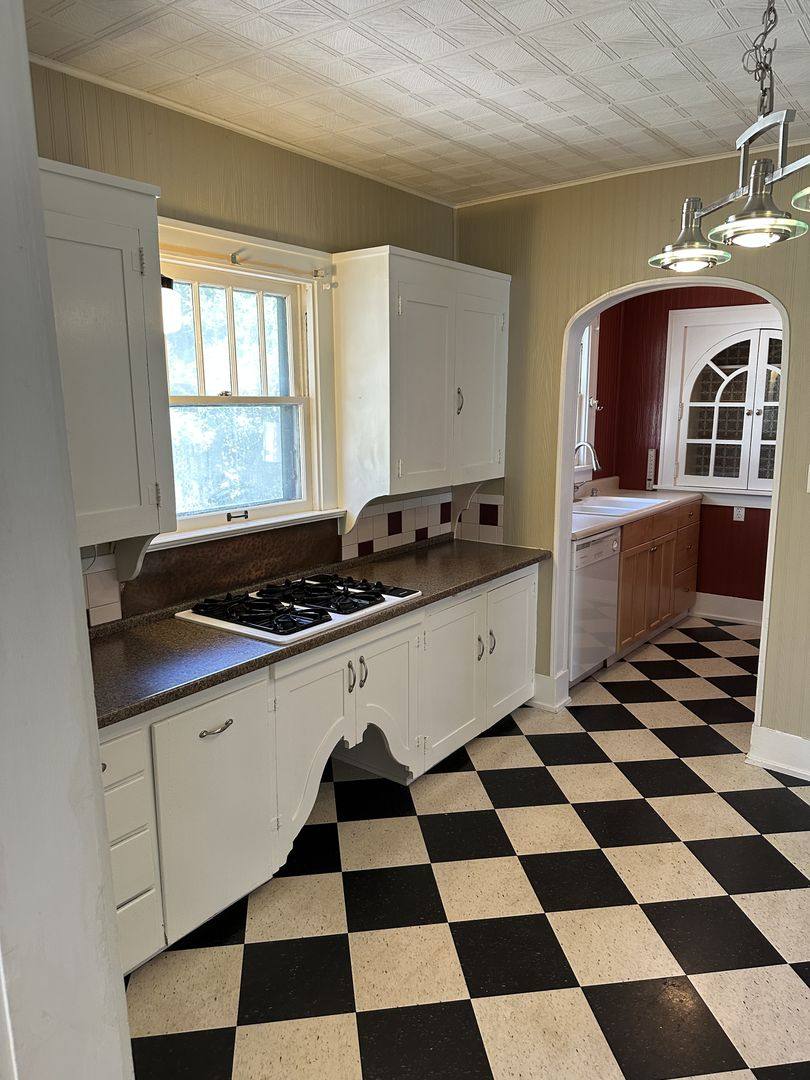 House for rent at 11 15th St N, Great Falls, MT 59401