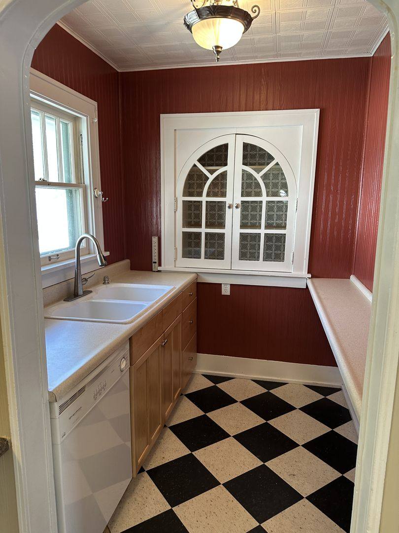 House for rent at 11 15th St N, Great Falls, MT 59401