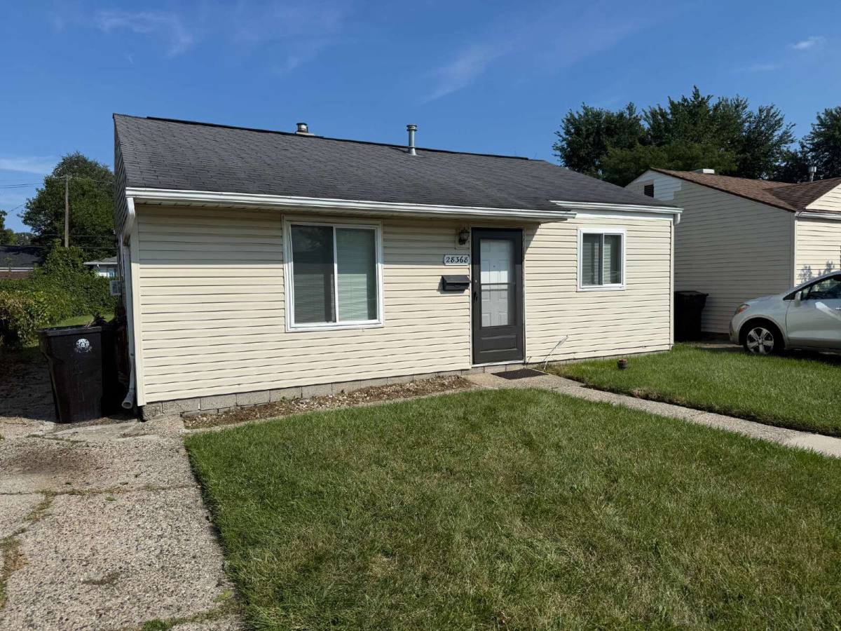 House for rent at 28368 Waverly St, Roseville, MI 48066