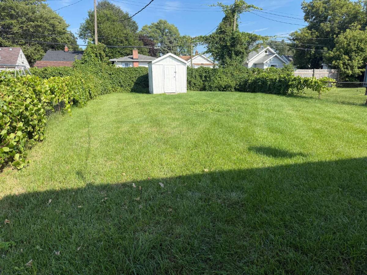 House for rent at 28368 Waverly St, Roseville, MI 48066