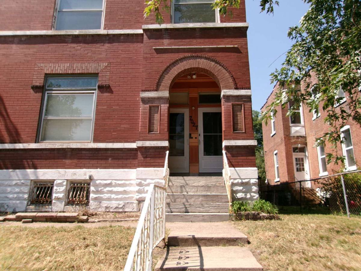 Apartment for rent at 7027 Minnesota Ave #2-F, St. Louis, MO 63111