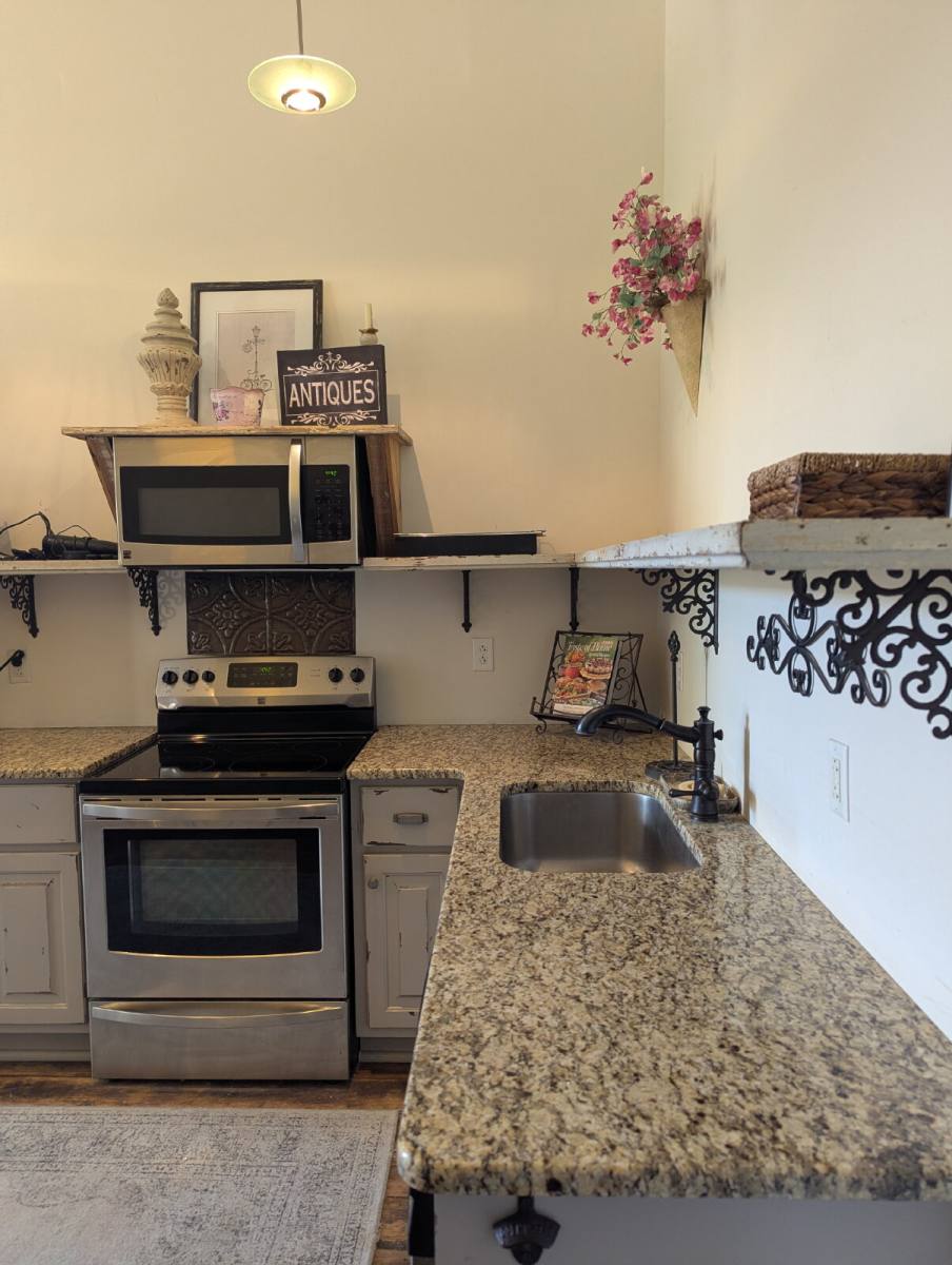 Apartment for rent at 107 S Wayne St #4, Milledgeville, GA 31061