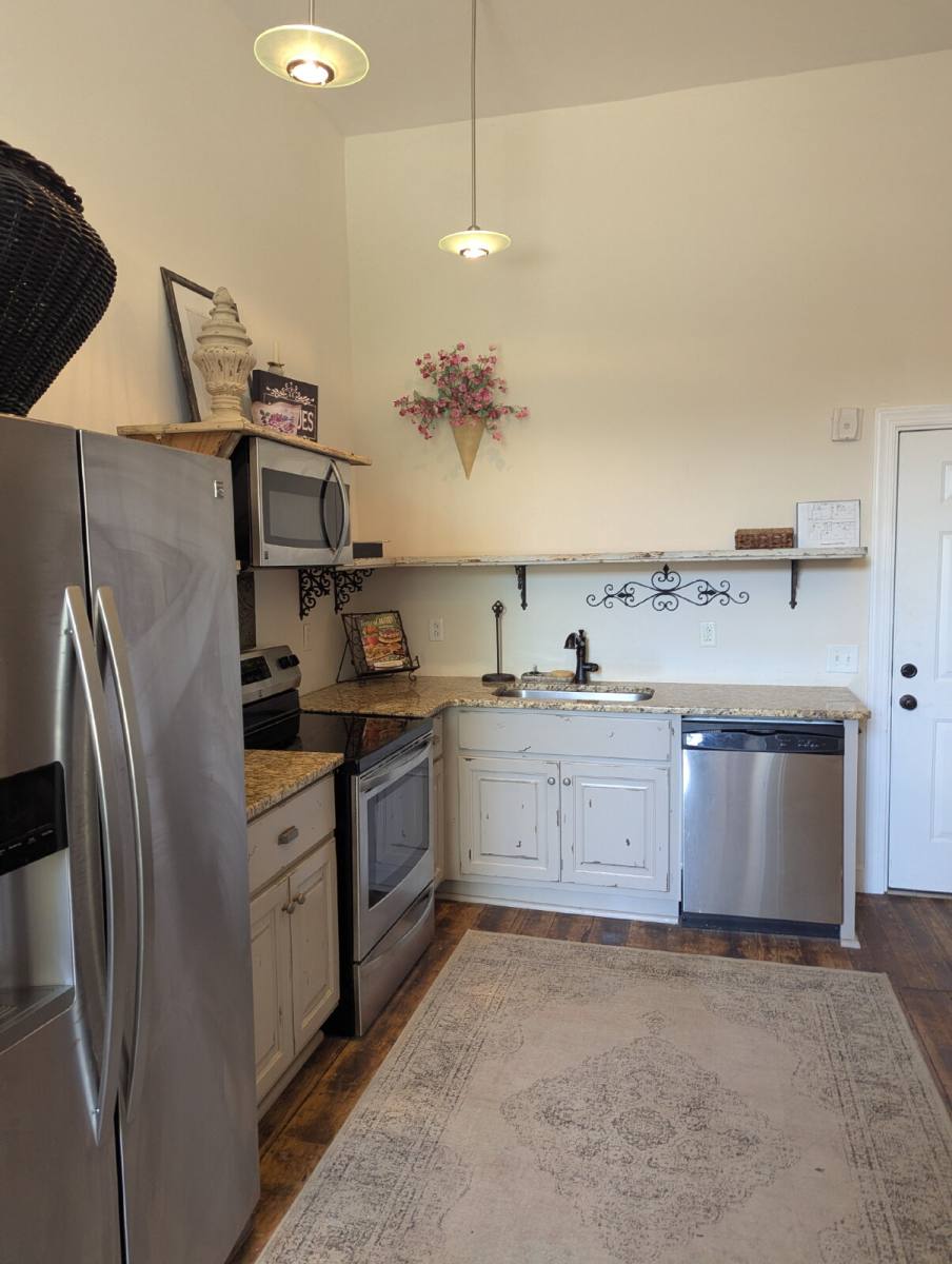 Apartment for rent at 107 S Wayne St #4, Milledgeville, GA 31061
