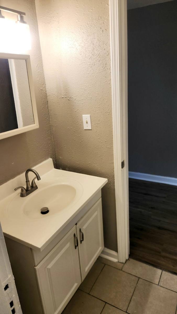 Apartment for rent at 3443 Iowa Ave, St. Louis, MO 63118