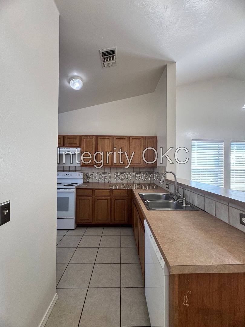 House for rent at 2929 Fennel Rd, Oklahoma City, OK 73128