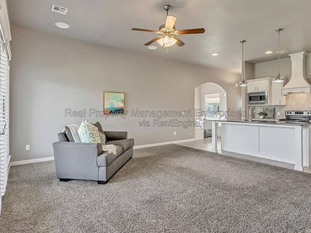 8317 NW 138th Circle, Oklahoma City, OK 73142 - House for Rent - Image 11