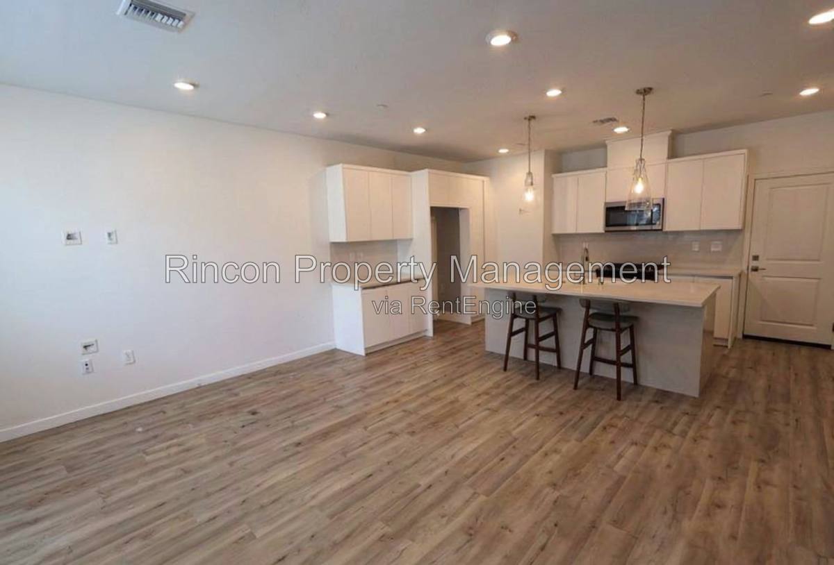 Apartment for rent at 2406 Haley Point Dr #102, Ventura, CA 93003