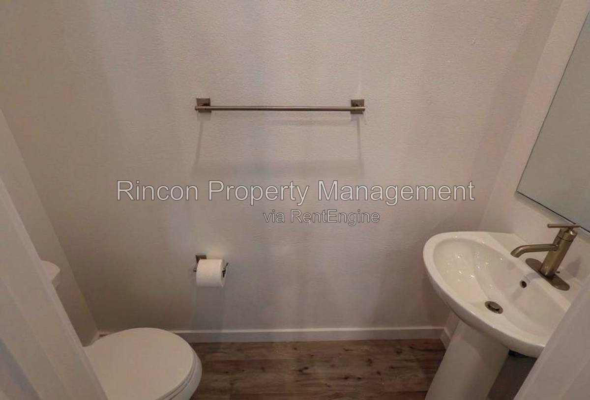 Apartment for rent at 2406 Haley Point Dr #102, Ventura, CA 93003