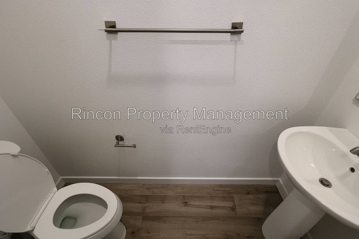 Apartment for rent at 2406 Haley Point Dr #102, Ventura, CA 93003