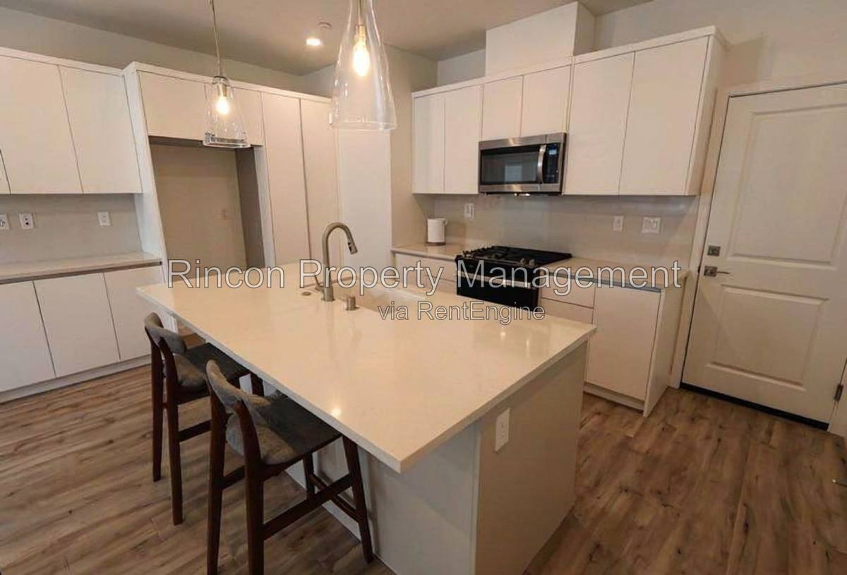 Apartment for rent at 2406 Haley Point Dr #102, Ventura, CA 93003