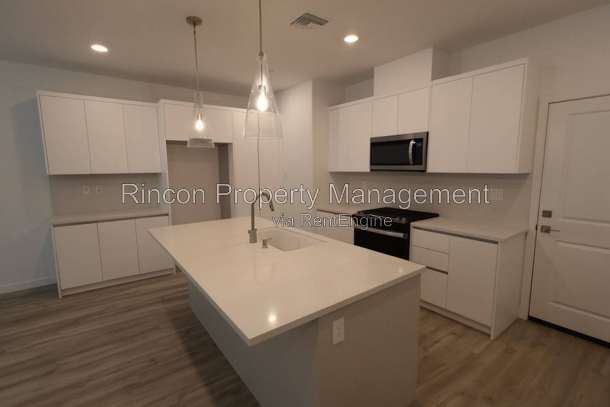 Apartment for rent at 2406 Haley Point Dr #102, Ventura, CA 93003