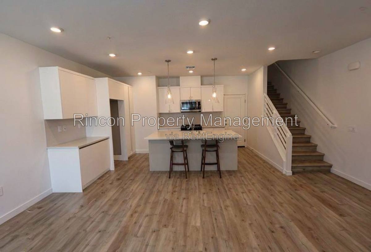 Apartment for rent at 2406 Haley Point Dr #102, Ventura, CA 93003