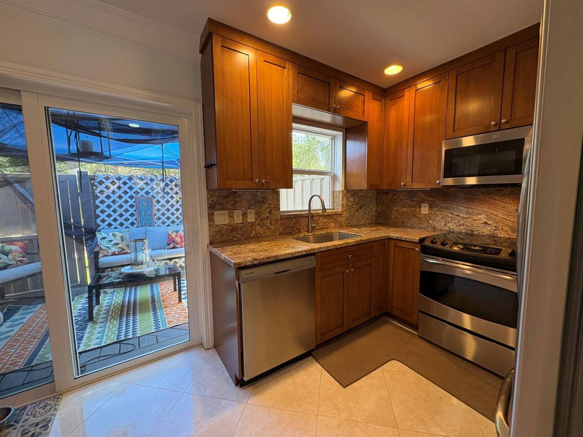 Townhouse for rent at 113 NE 20th Court #4G, Fort Lauderdale, FL 33305