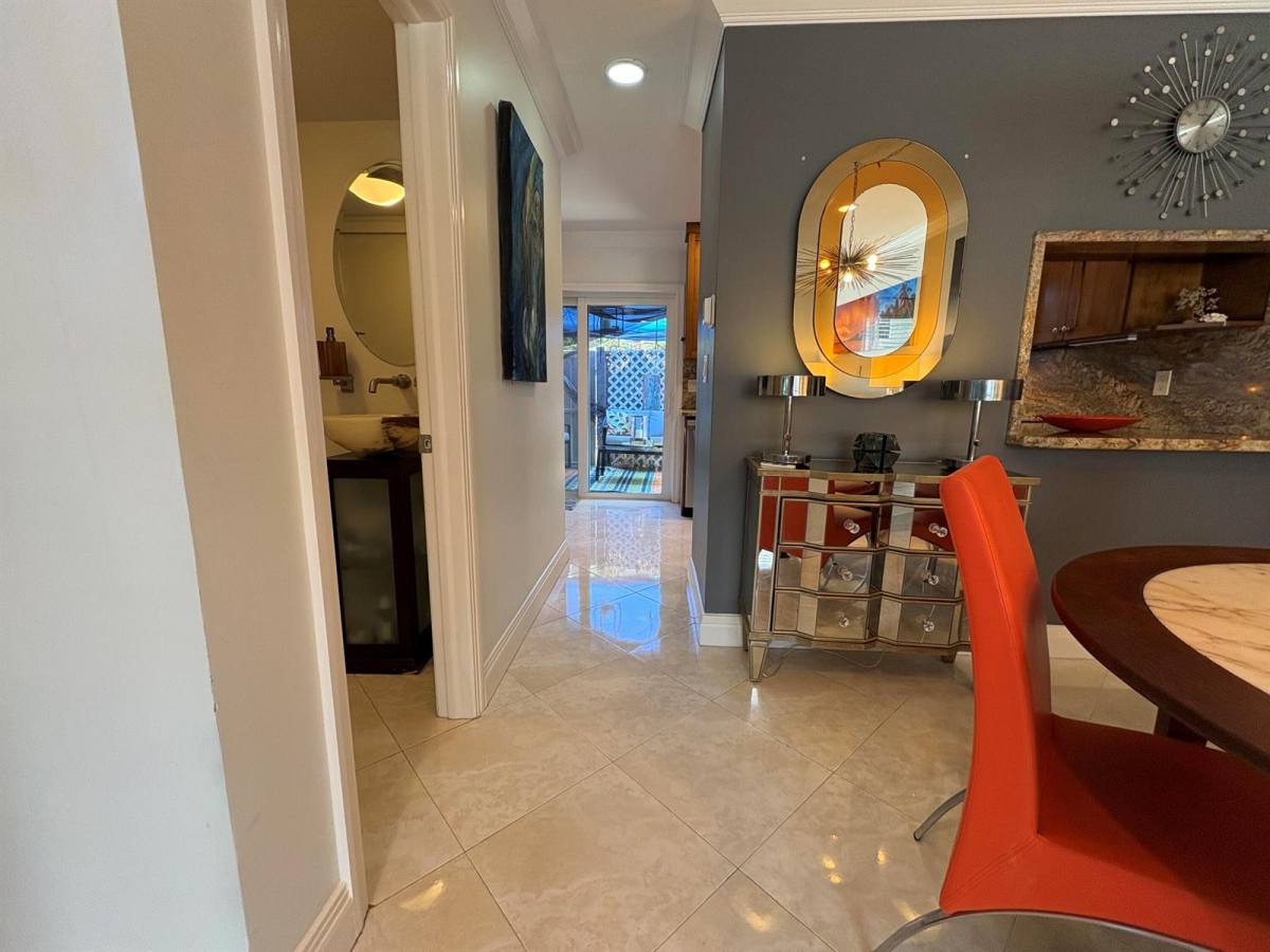 Townhouse for rent at 113 NE 20th Court #4G, Fort Lauderdale, FL 33305
