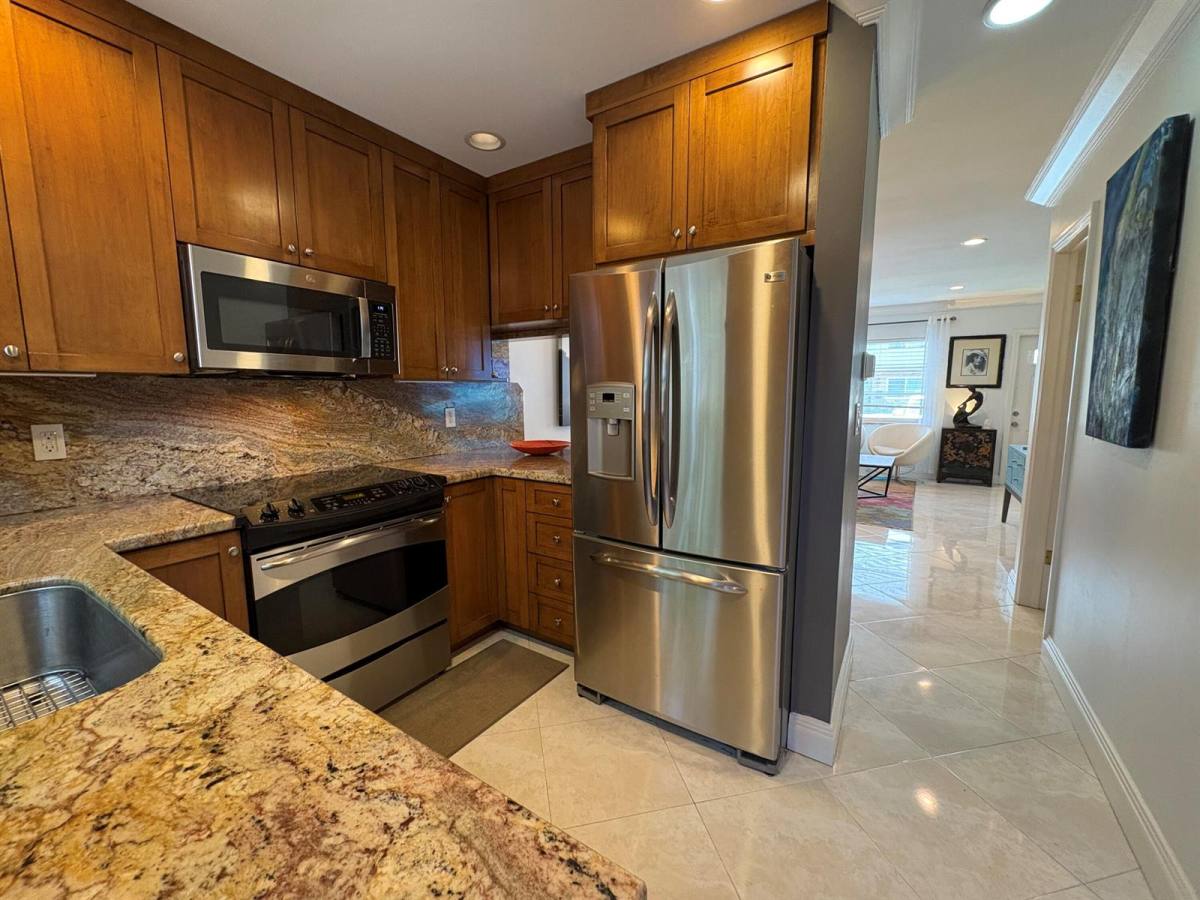 Townhouse for rent at 113 NE 20th Court #4G, Fort Lauderdale, FL 33305
